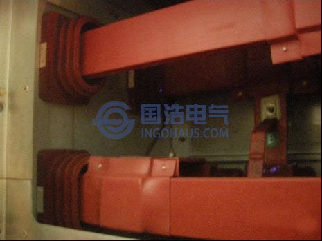 開(kāi)關(guān)柜后上部左側(cè)